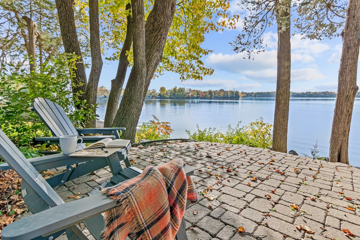 Beachfront Lake Home with Jacuzzi Hot Tub gallery image 4