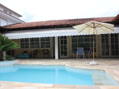 Casa grande com 4 suítes, piscina, churrasqueira