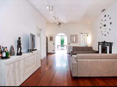 Montestella – Casa Indipendente, Milan