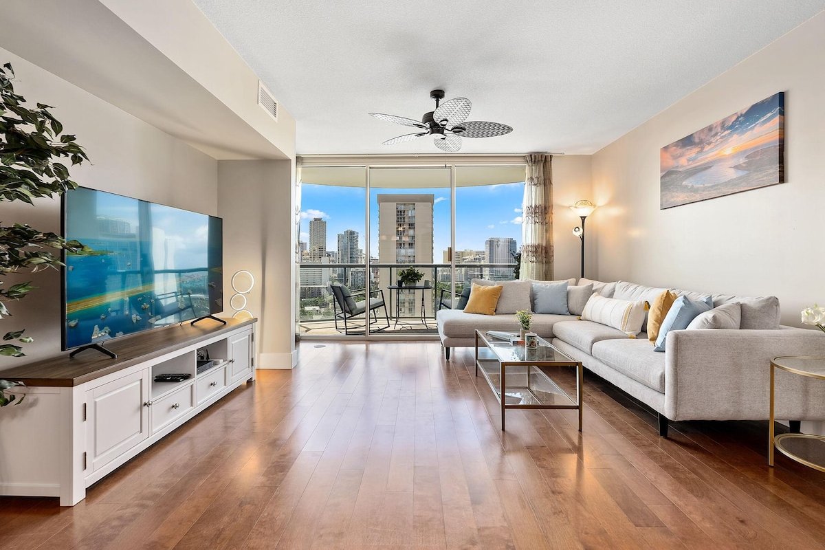 Luxury Two Bedroom Suite in Waikiki, Condo with Pa gallery image 2