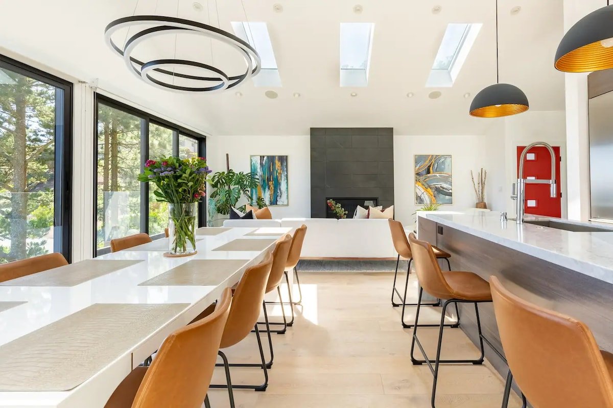 Film-Featured Hilltop 4BR Villa | City View+Nature gallery image 5