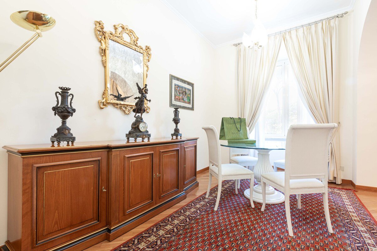 Spanish Steps Hills Apartment gallery image 3