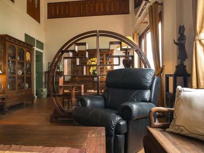 Silom Vintage 3BR Penthouse/Jacuzzi/city center