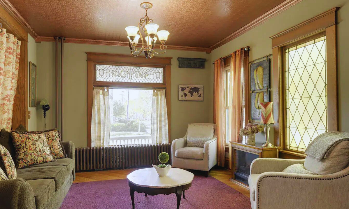 Retreat in Hastings: Two Homes, One Listing