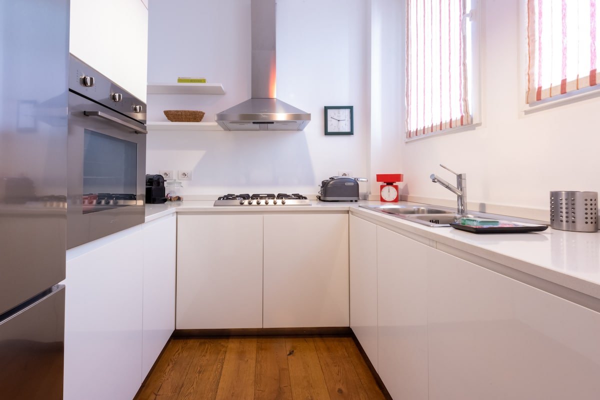 Corso di Porta Nuova 34: Downtown Jazz Vibes gallery image 3