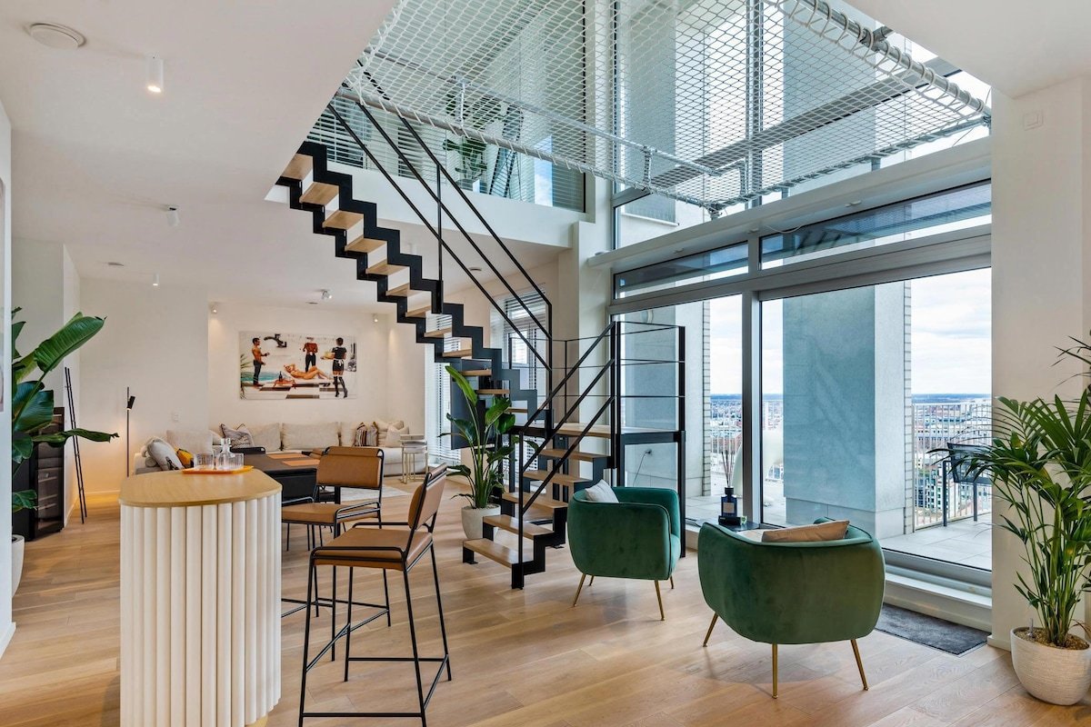 Spacious Sky Loft Penthouse with Epic Views gallery image 2