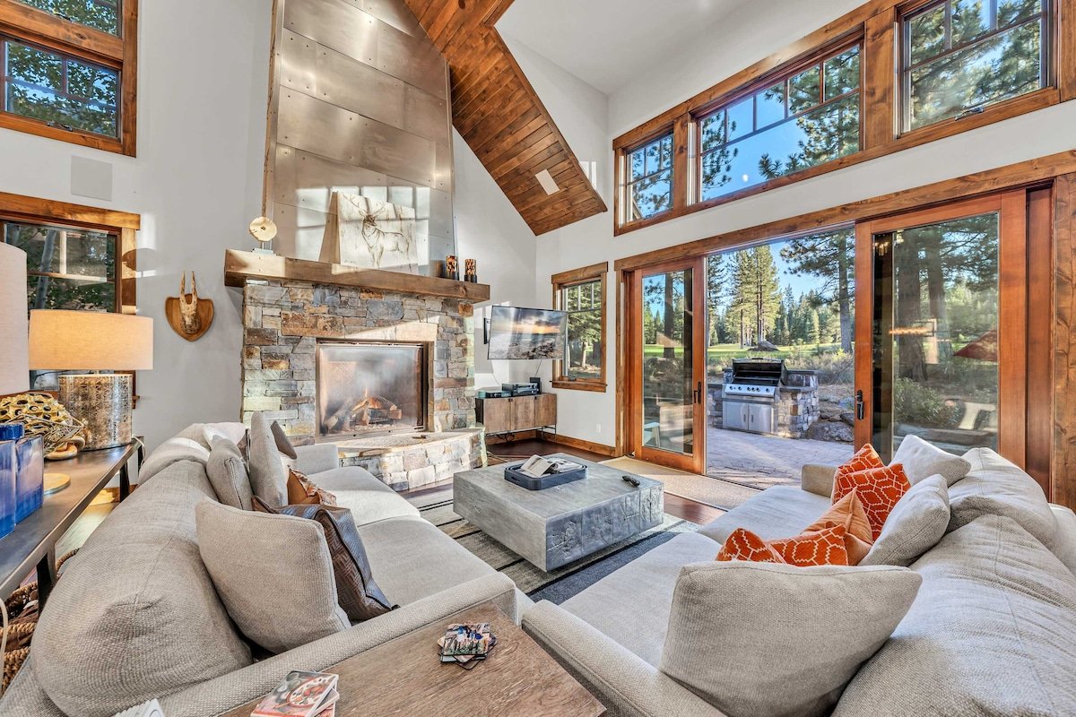 Schaffer’s Mill Escape | Golf Views & Near Skiing