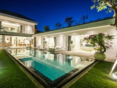 Luxury private villa walking distance to the Beach