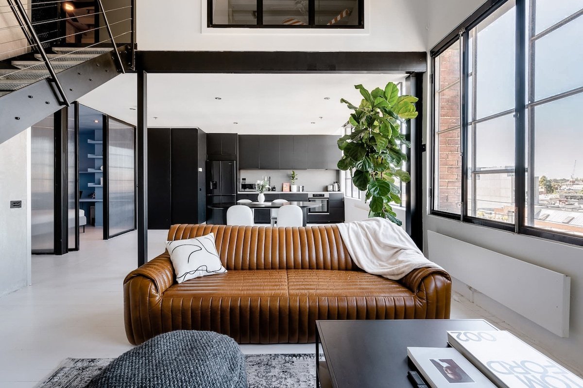 New York Converted Warehouse Apartment in Richmond gallery image 4