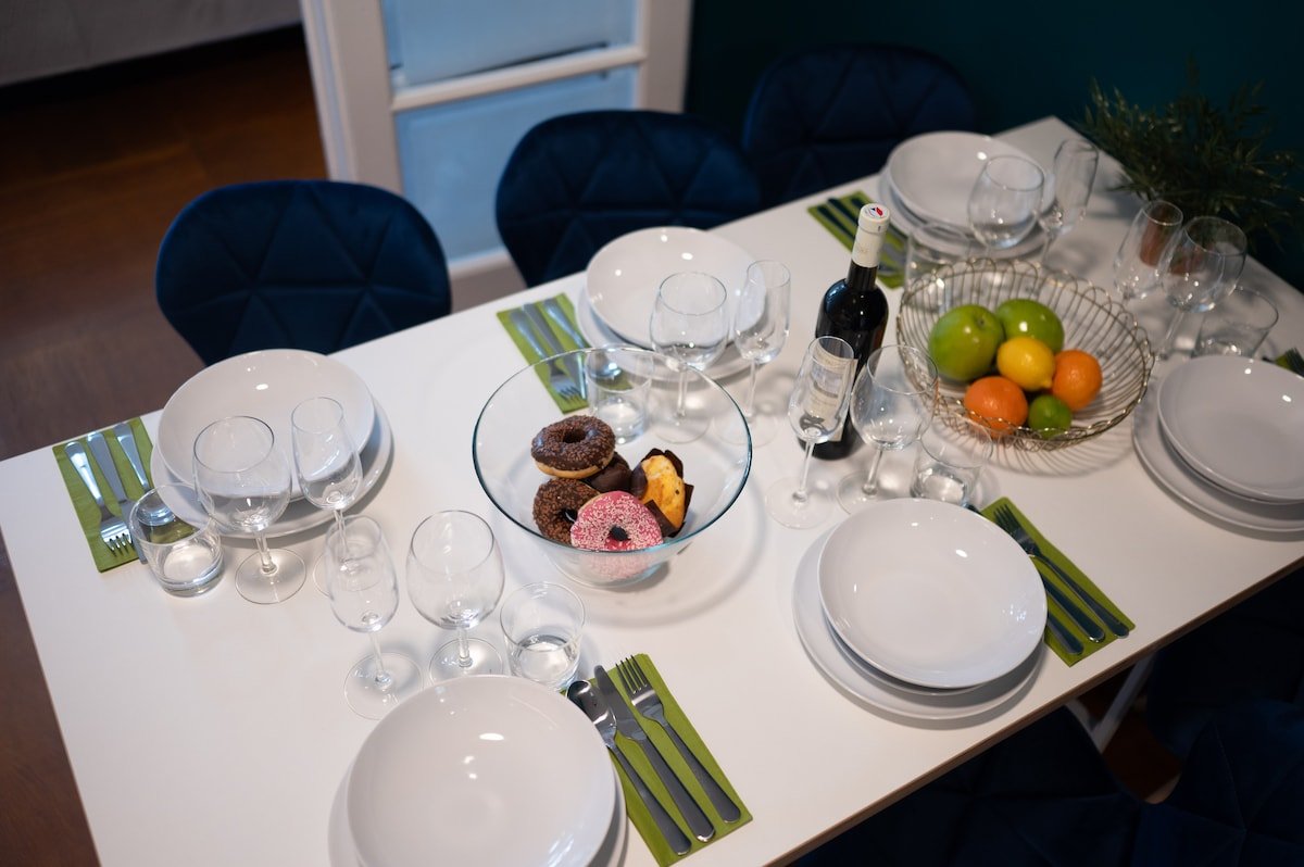 3B Bright & Beautiful:Newly Renovated 3BR Gem gallery image 5