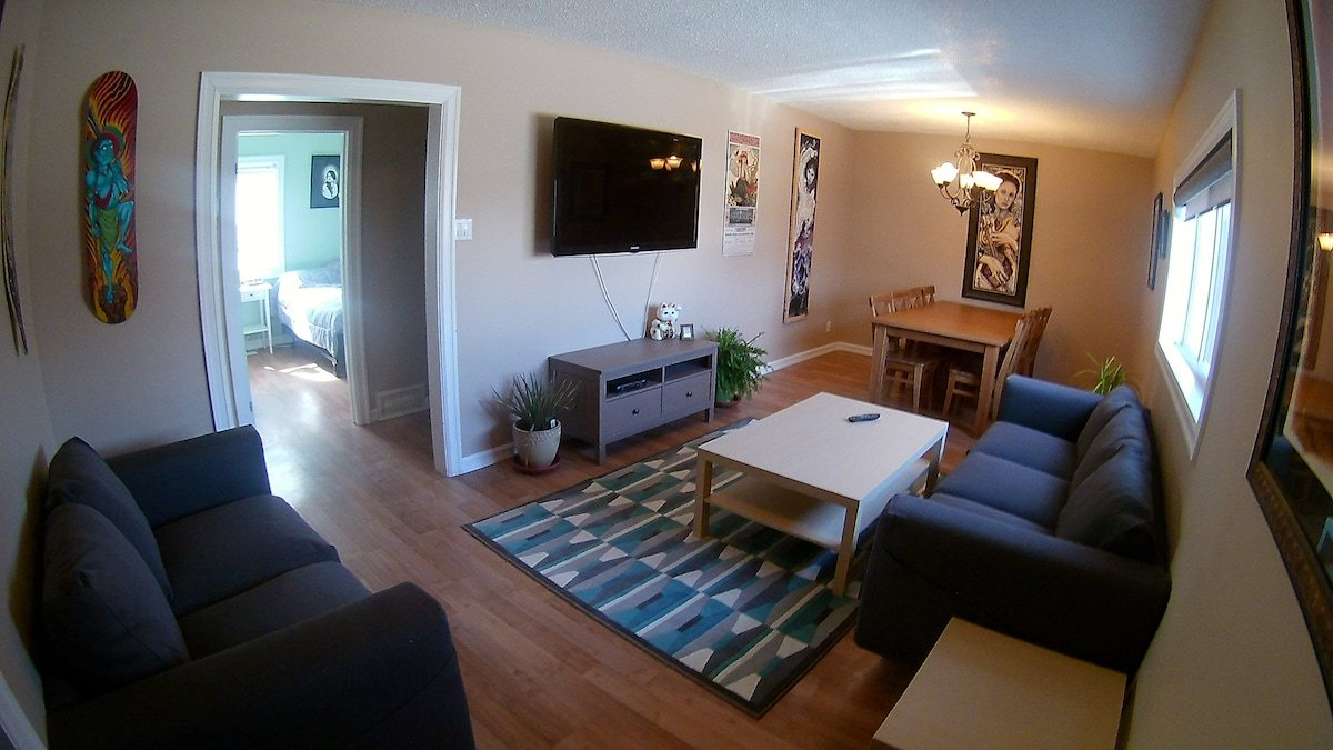 Contemporary 5 bedroom in St. Vital gallery image 2