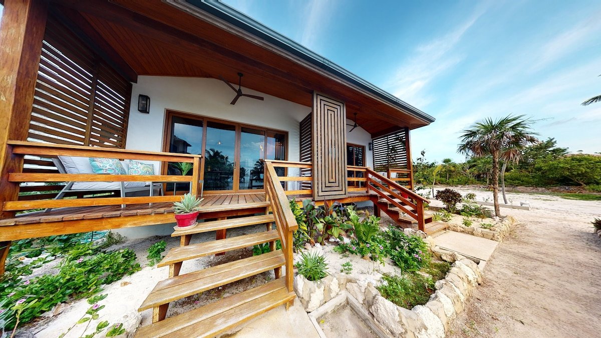 Quiet Oceanfront Private Estate by ALOM gallery image 3