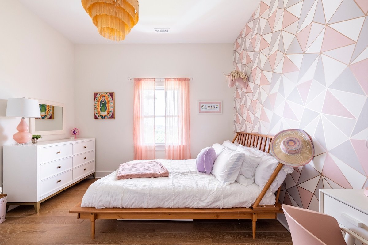 Hilltop Colonial with views, hot tub & pool gallery image 5