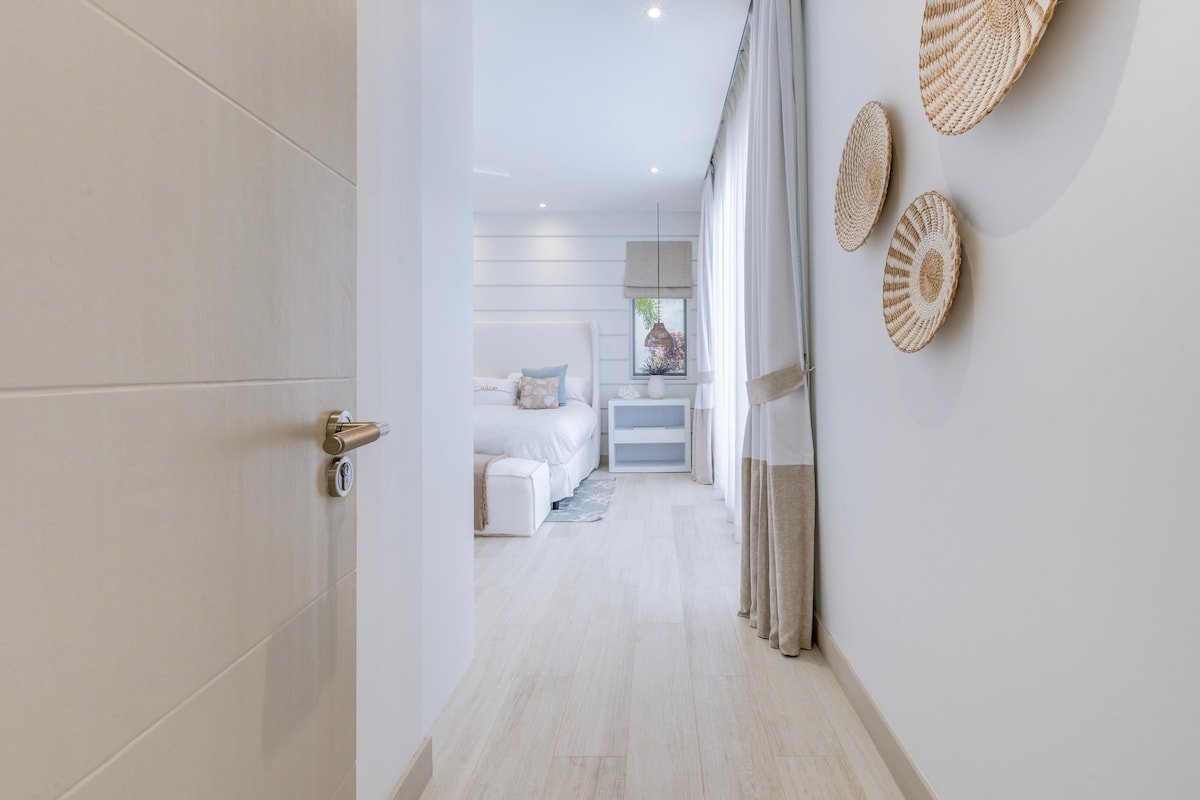 Villa Palmier – Private Beach Club Access gallery image 3