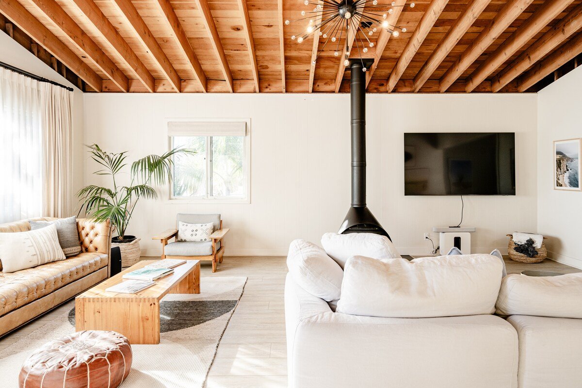 Ocean view. Walk to Carbon Beach. Upscale home gallery image 5