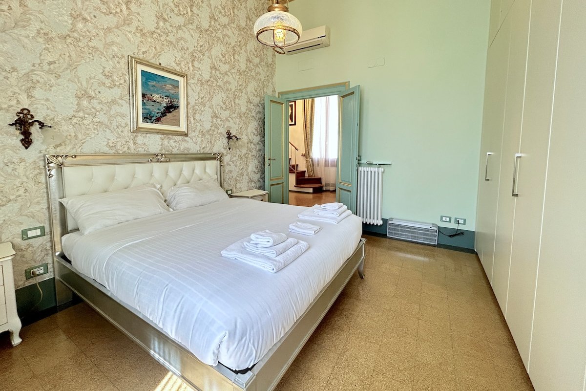 Florentine Penthouse with Duomo View gallery image 4