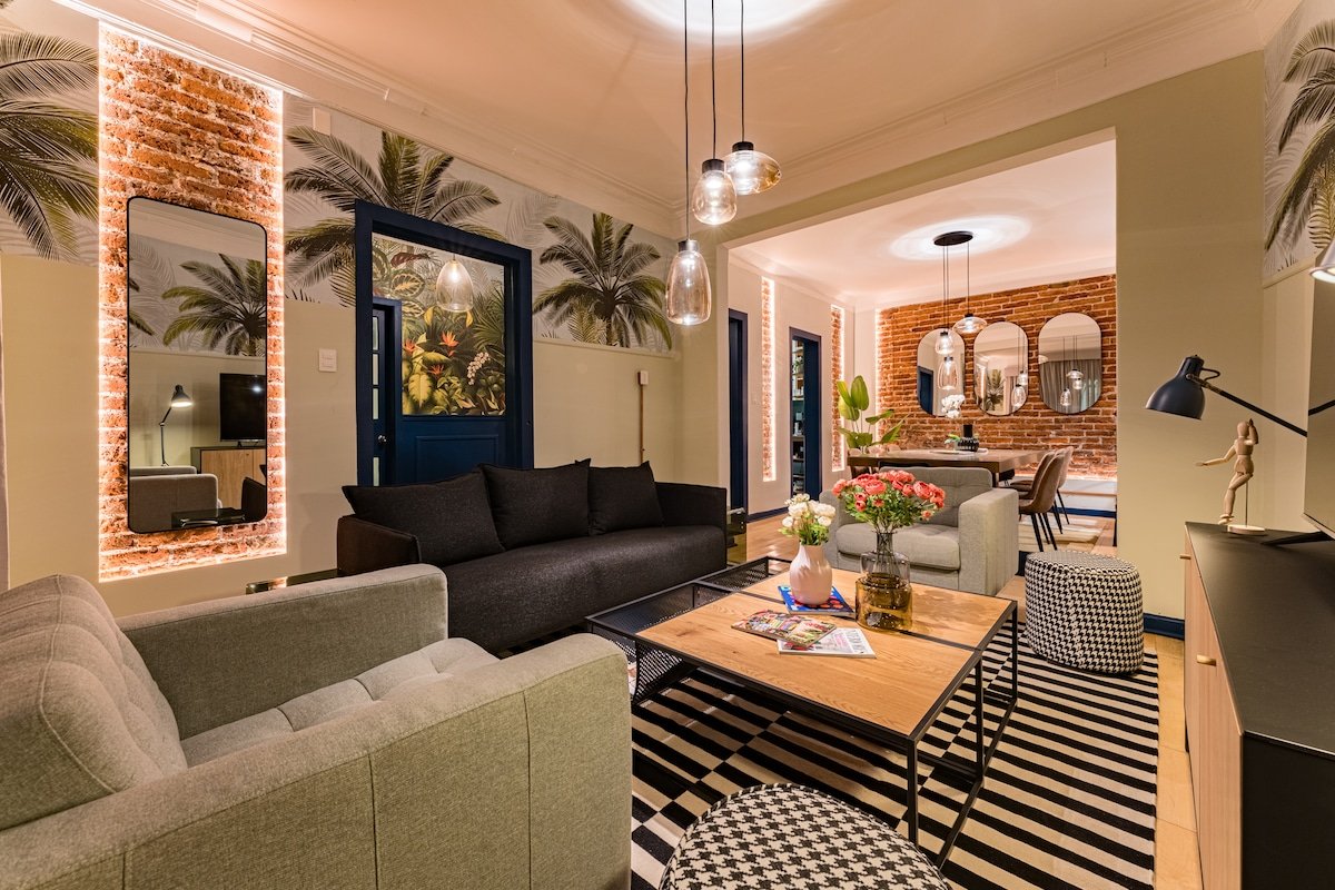 Vibrant Ámsterdam Retreat with Rooftop BBQ gallery image 2