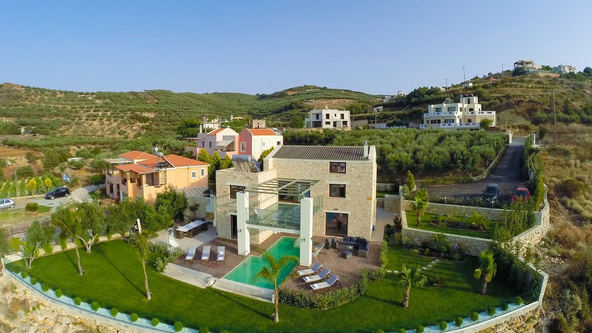 Villa Emilia Heated Pool Stunning sea & city view gallery image 4