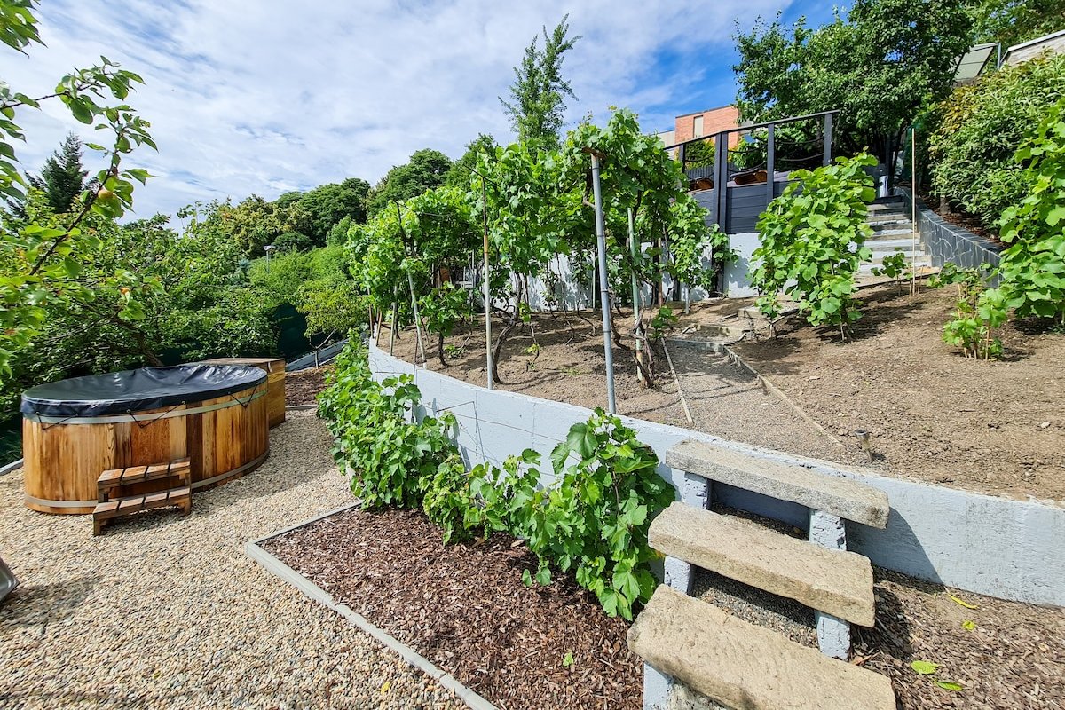 *Oh*yeah*villa* pool hot tub & sauna gallery image 5