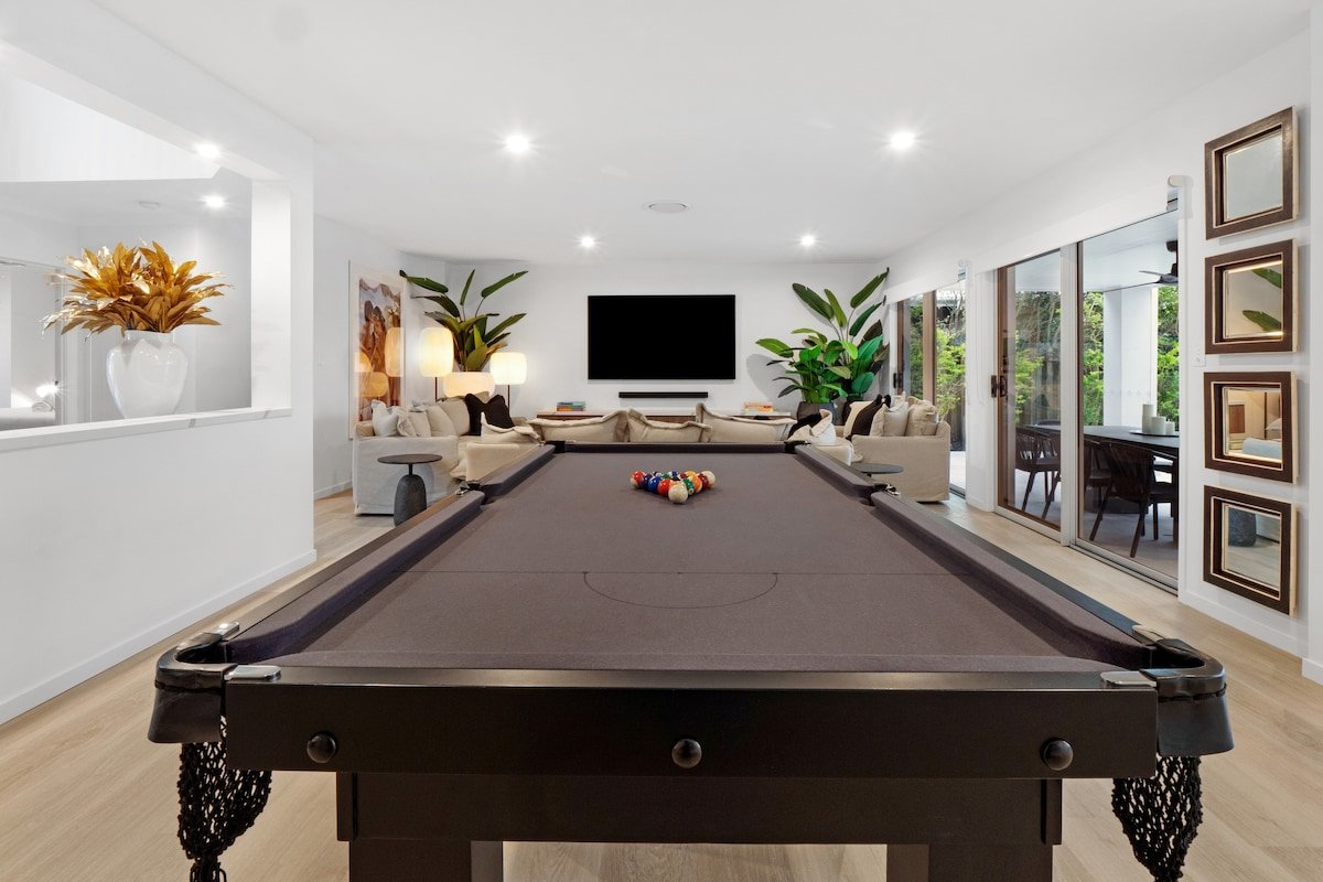 Luxurious impeccably styled waterfront Noosa home gallery image 5