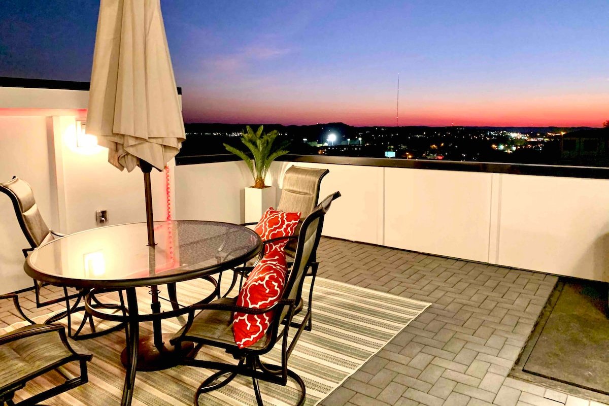 Luxury Modern Loft Huge Rooftop – Mins to Broadway gallery image 2