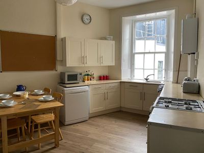 Bright & Spacious 5 bedroom flat in Edinburgh