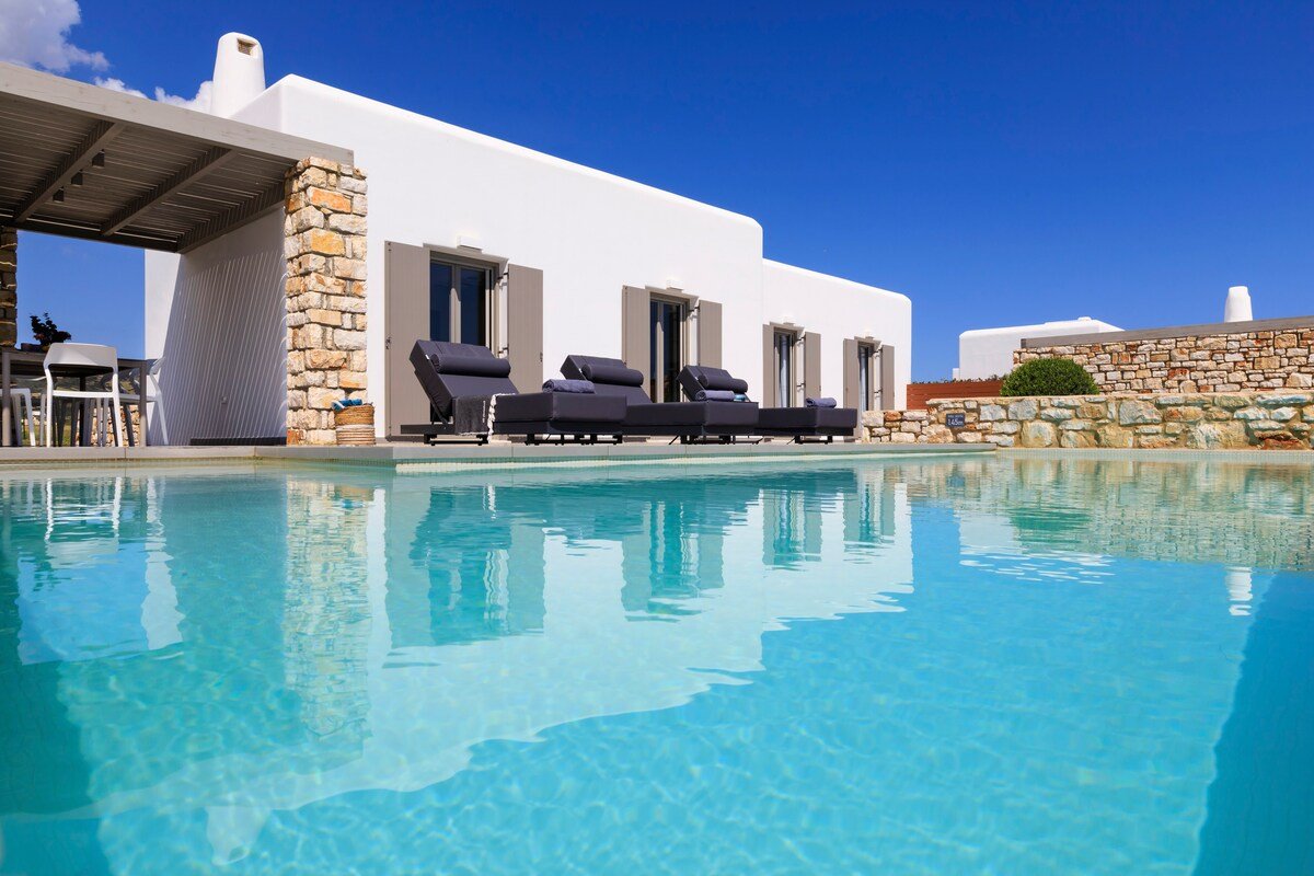 Il SOGNO VILLA 1 Paros private pool gallery image 5