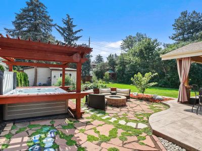 DU Haven: Hot Tub, Outdoor TV Lounge &3 Full Baths