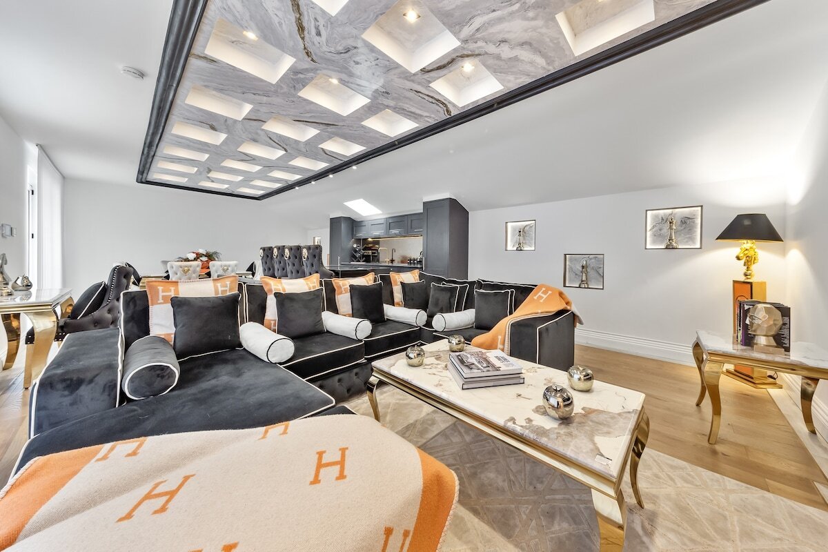 Billionaire’s 3BR Ultra-Luxury Hideaway by Harrods