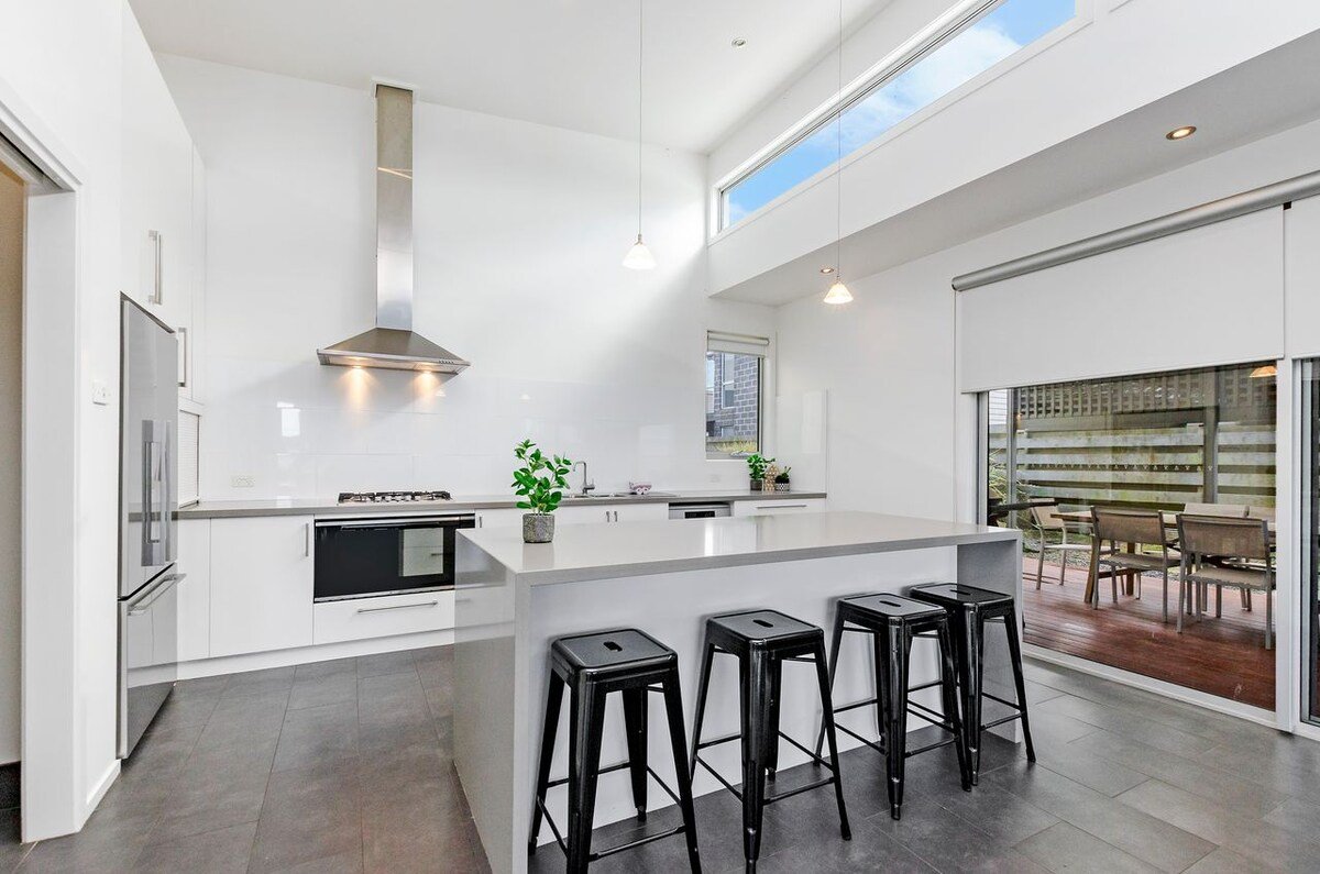 Imagine, South Beach Home gallery image 3