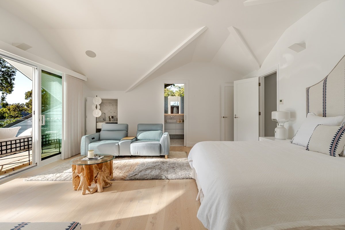 Waterfront Retreat gallery image 2