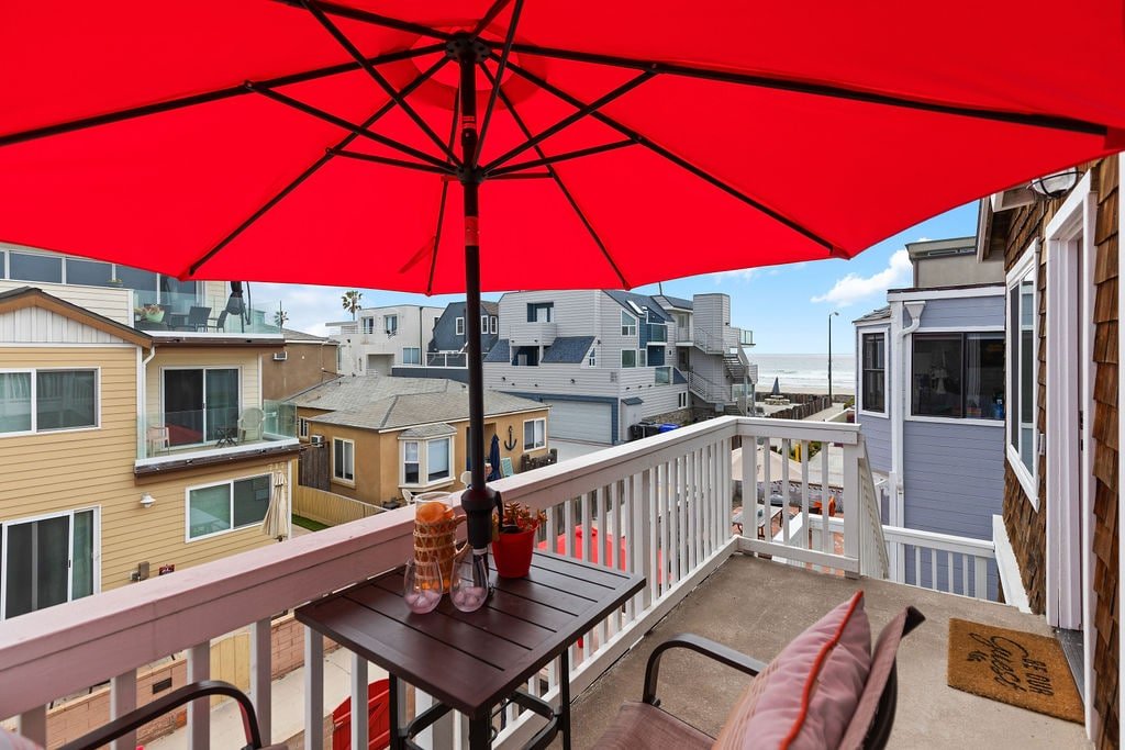 Mission Beach Gem! Steps to sand, a comfy retreat! gallery image 2