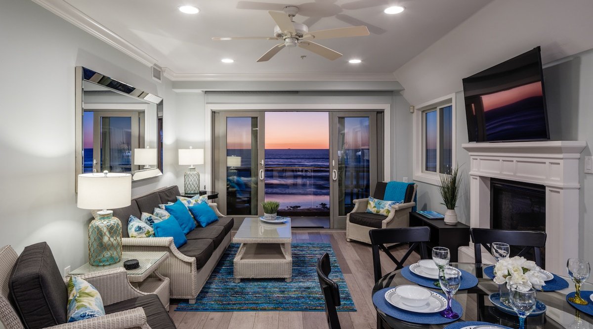 Oceanfront Penthouse w/ Unlimited Views & AC gallery image 2