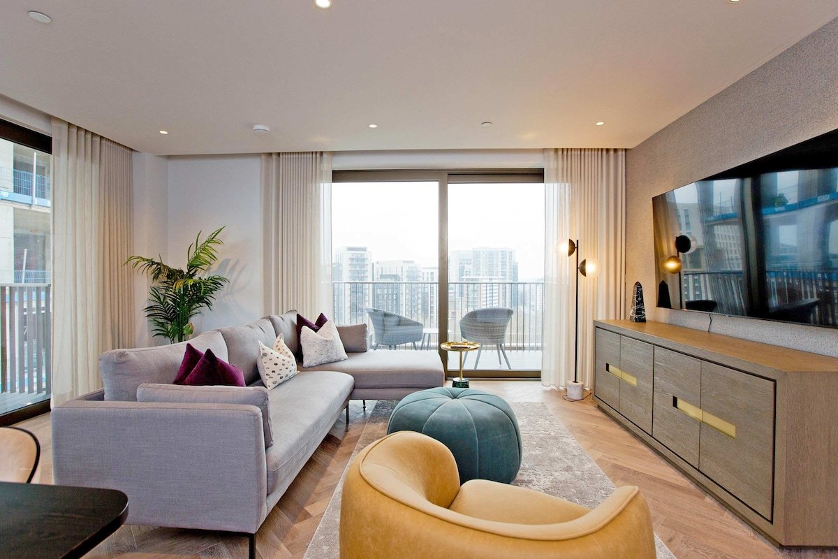 Skyline Sanctuary with City Views gallery image 2