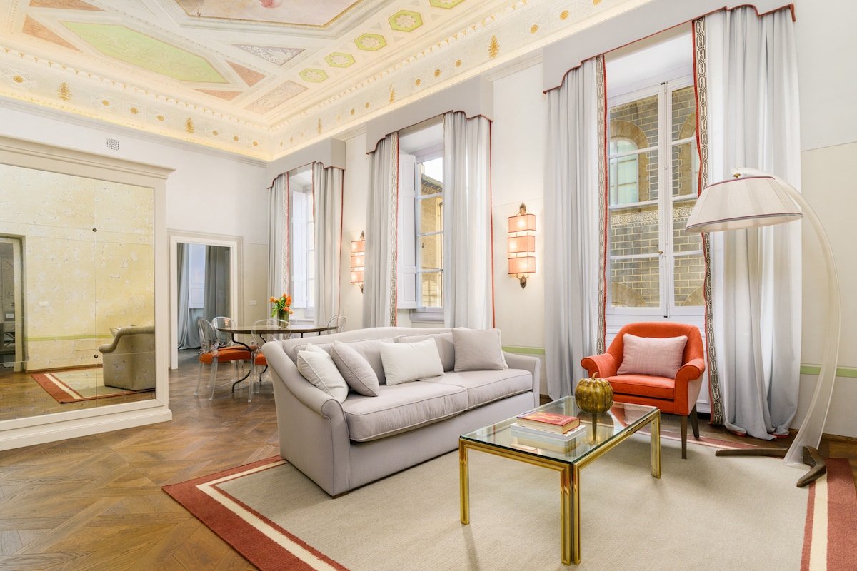 Cavalier Paolo-La Dimora degli Affreschi Florence gallery image 2