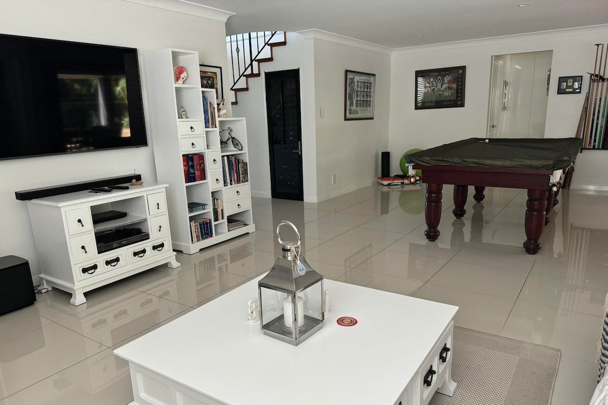 Tweed Riverside Luxury gallery image 5