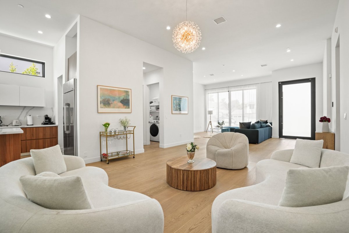 Pet Friendly 3BR Luxury Home w/ Private Yard