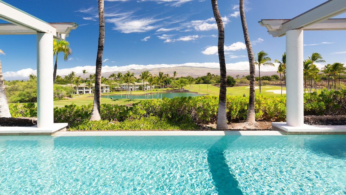 PiH: Champion View-Private pool +Hilton Day Passes