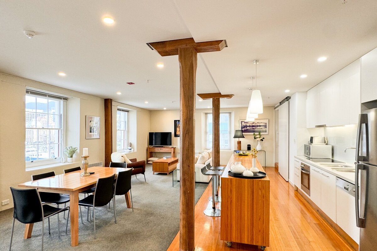 Luxury Hobart Waterfront Apartment with views! gallery image 4