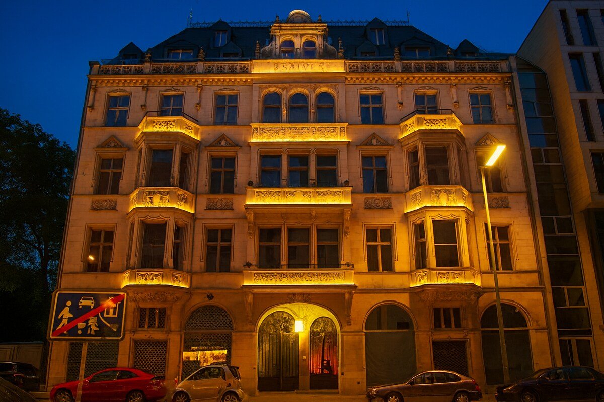 Central Landmark near Checkpoint Charlie gallery image 2