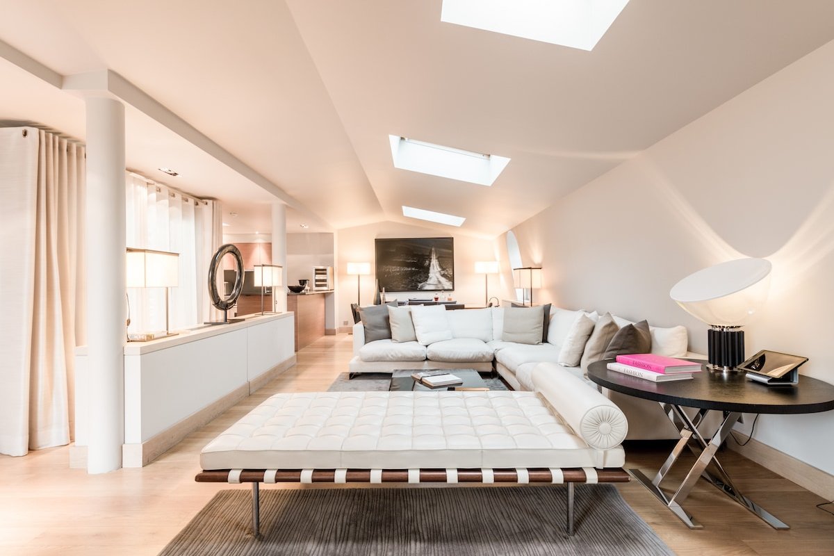 2 Bedroom Duplex Eiffel Apartment gallery image 2