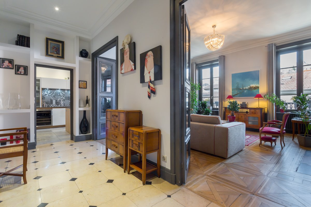 Peninsula centre of Lyon 140 sm quiet (new!)