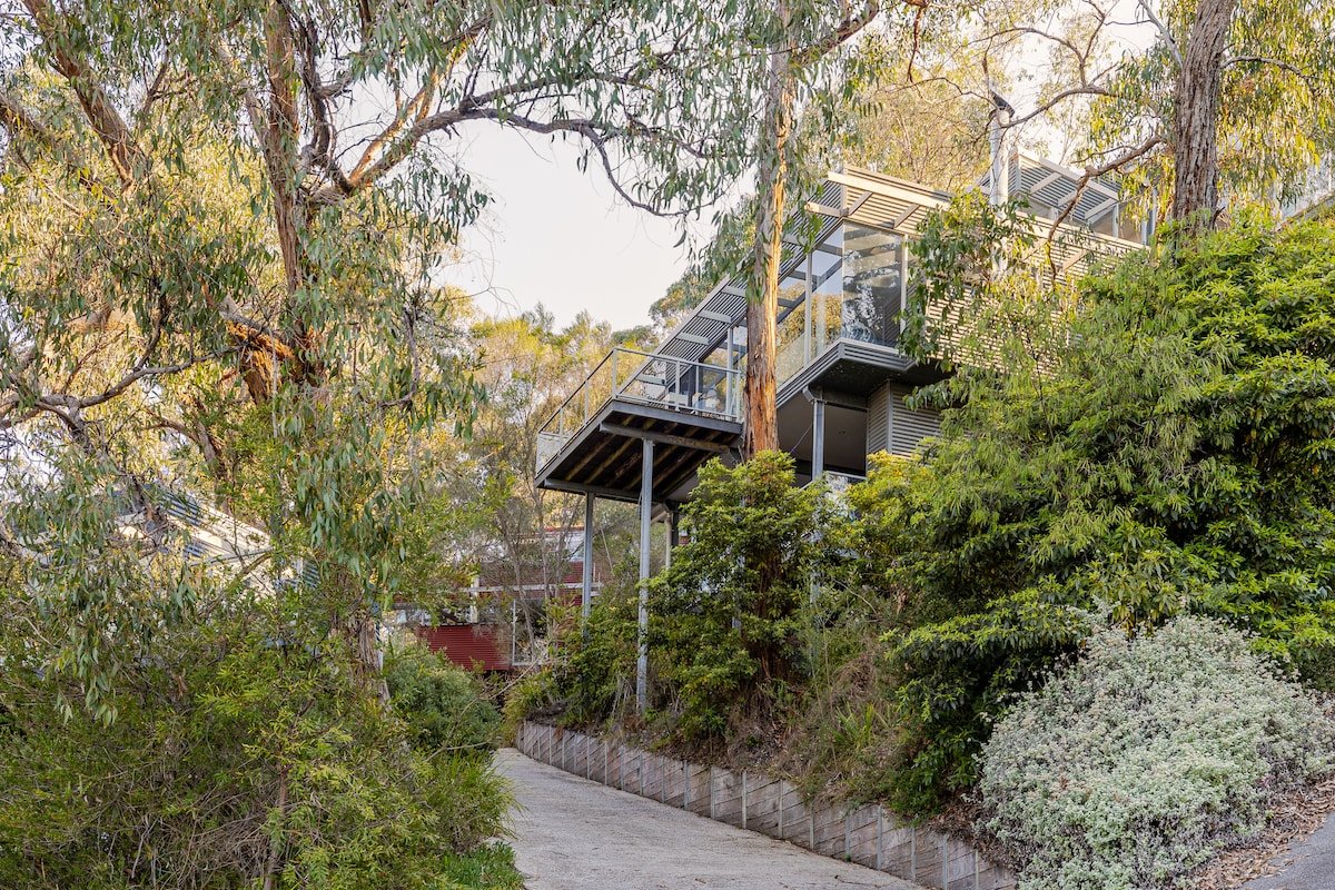 Lorne Luxury views to the bay gallery image 2