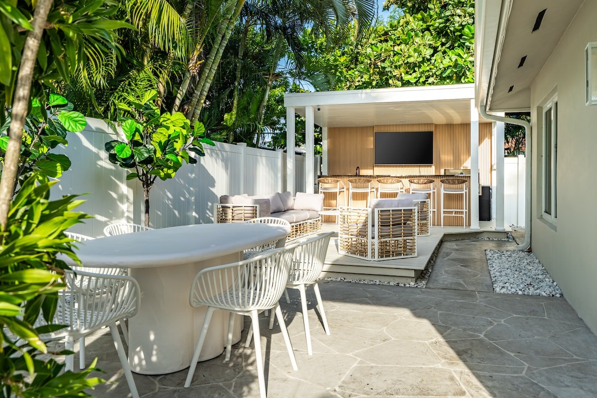 The Isles | Pool | Outdoor Dining | Steps To Beach gallery image 4