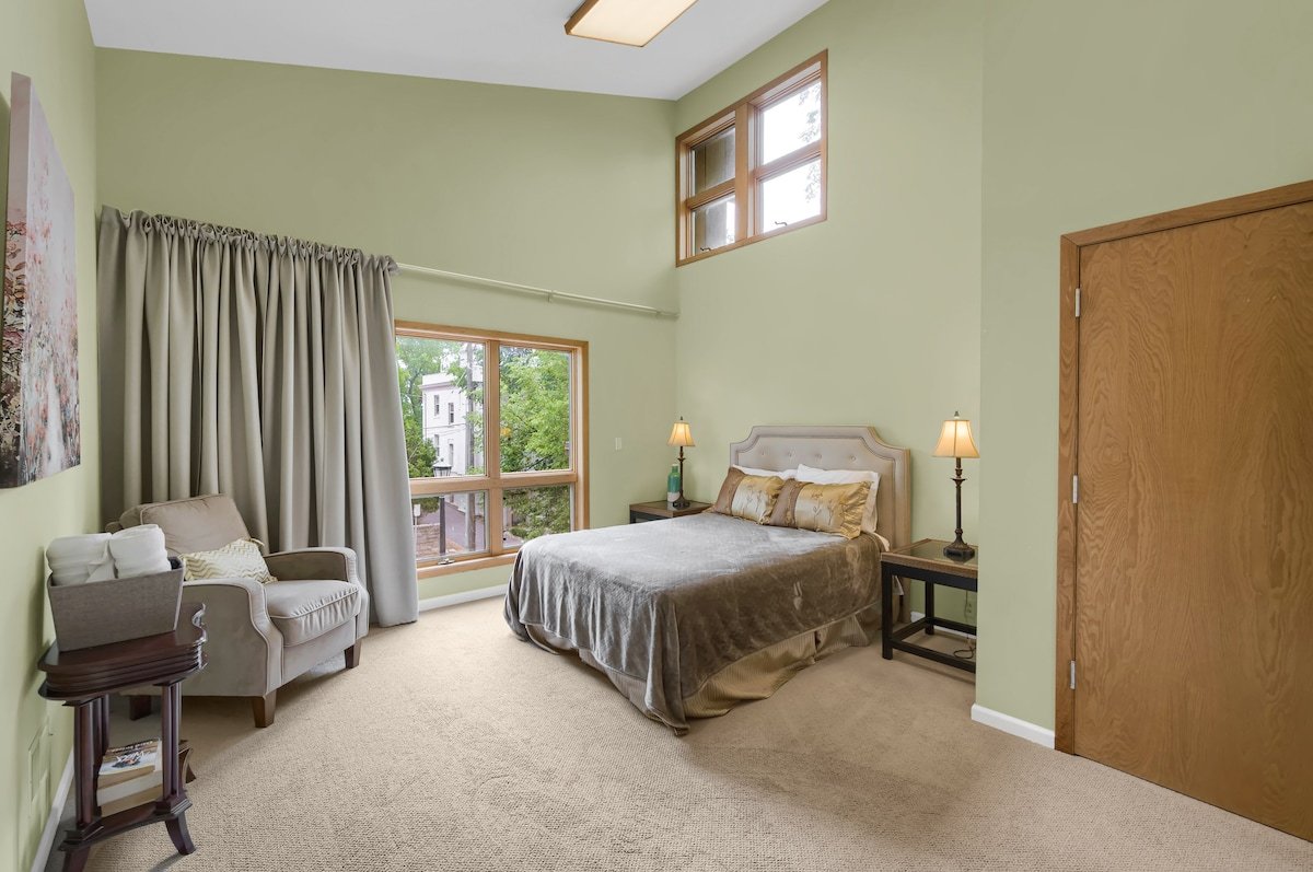 Luxury modern Villa | Downtown | Convention gallery image 4