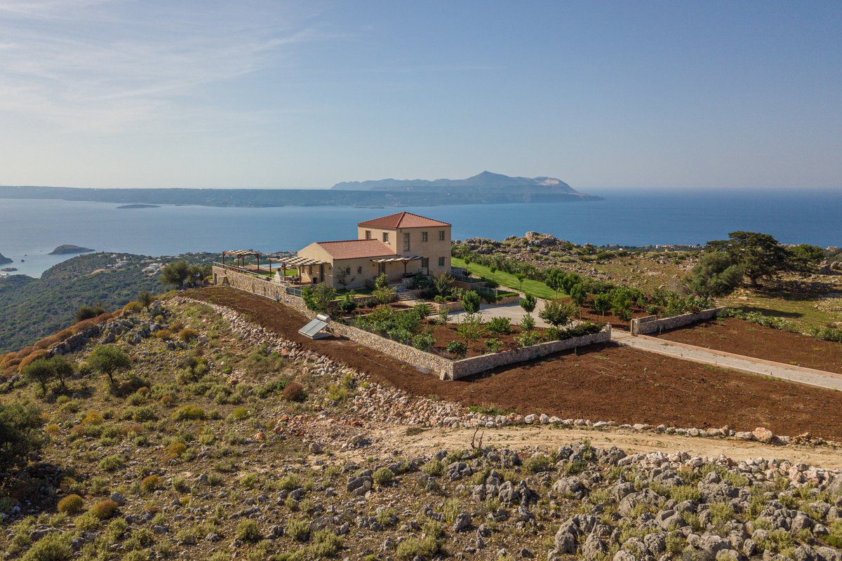 Aquila Villa, breathtaking view, big heated pool