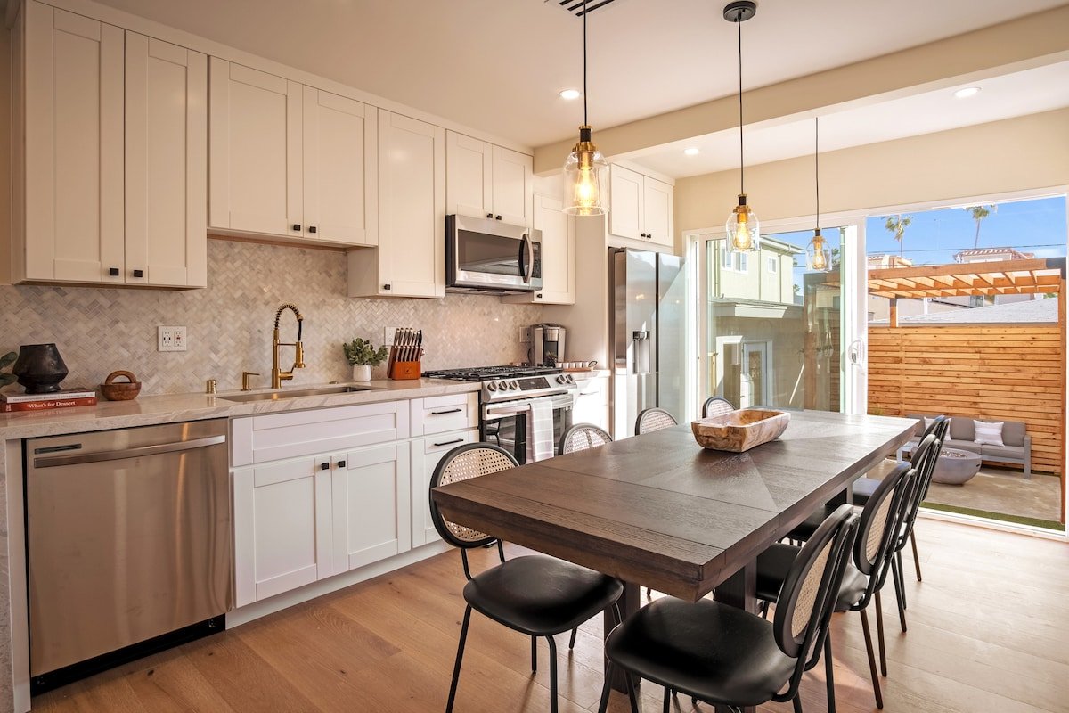 Dream 4BR HOUSE walk Beach & Bay gallery image 4