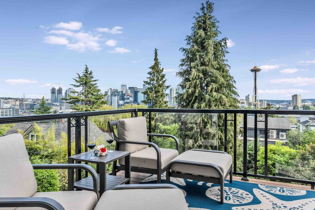 Fabulous Space Needle Views in Queen Anne gallery image 5