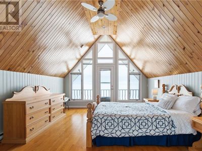 East Coastal- Waterfront Cottage