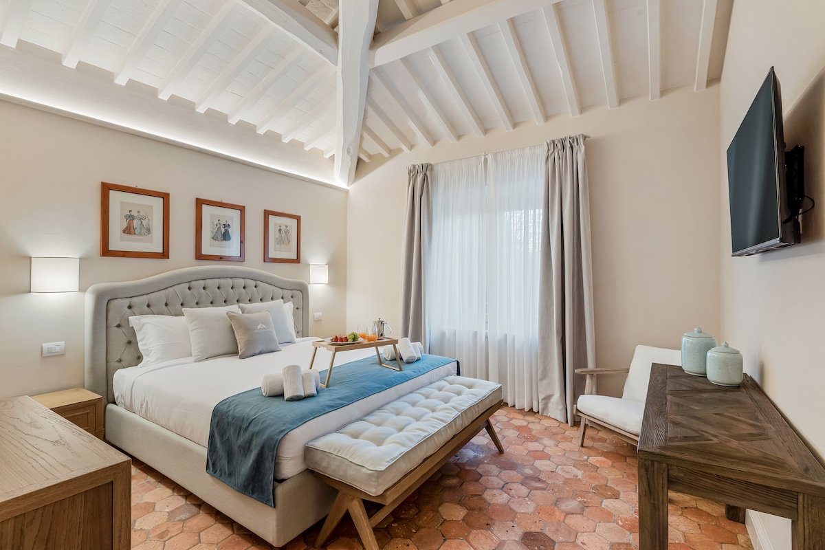 Golden Luxe, Diamond in the Hills + Pool & Jacuzzi gallery image 4